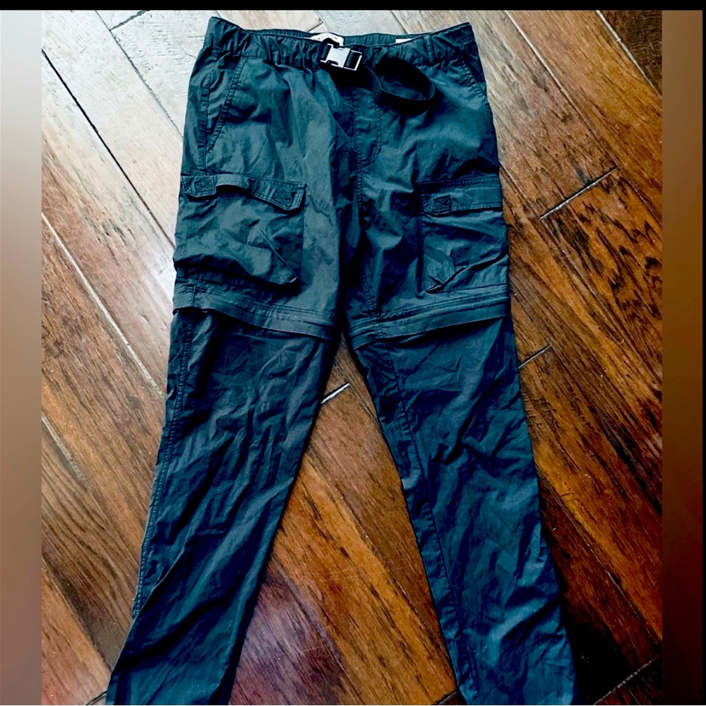 PacSun Men’s Black Size M cargo pants.  Like new!!